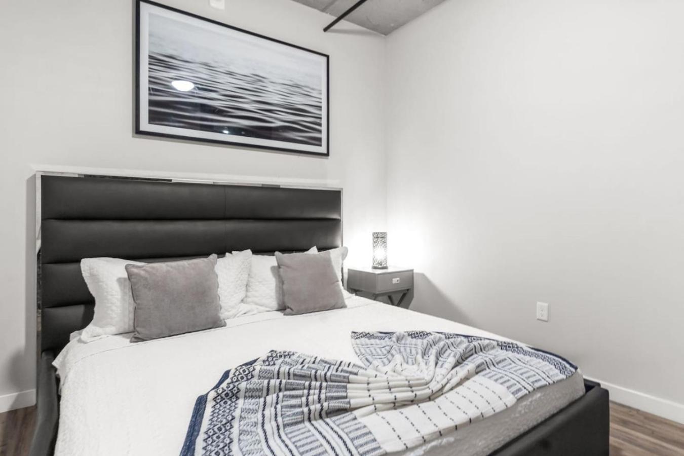 סיינט פיטרסברג Modern 2 Bed Getaway Steps From Tropicana Field מראה חיצוני תמונה