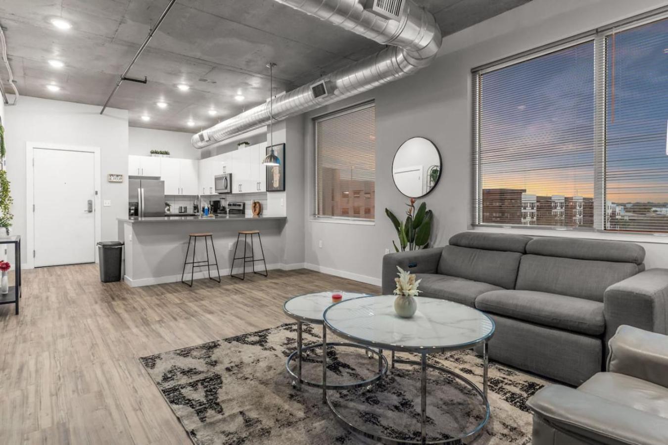 סיינט פיטרסברג Modern 2 Bed Getaway Steps From Tropicana Field מראה חיצוני תמונה